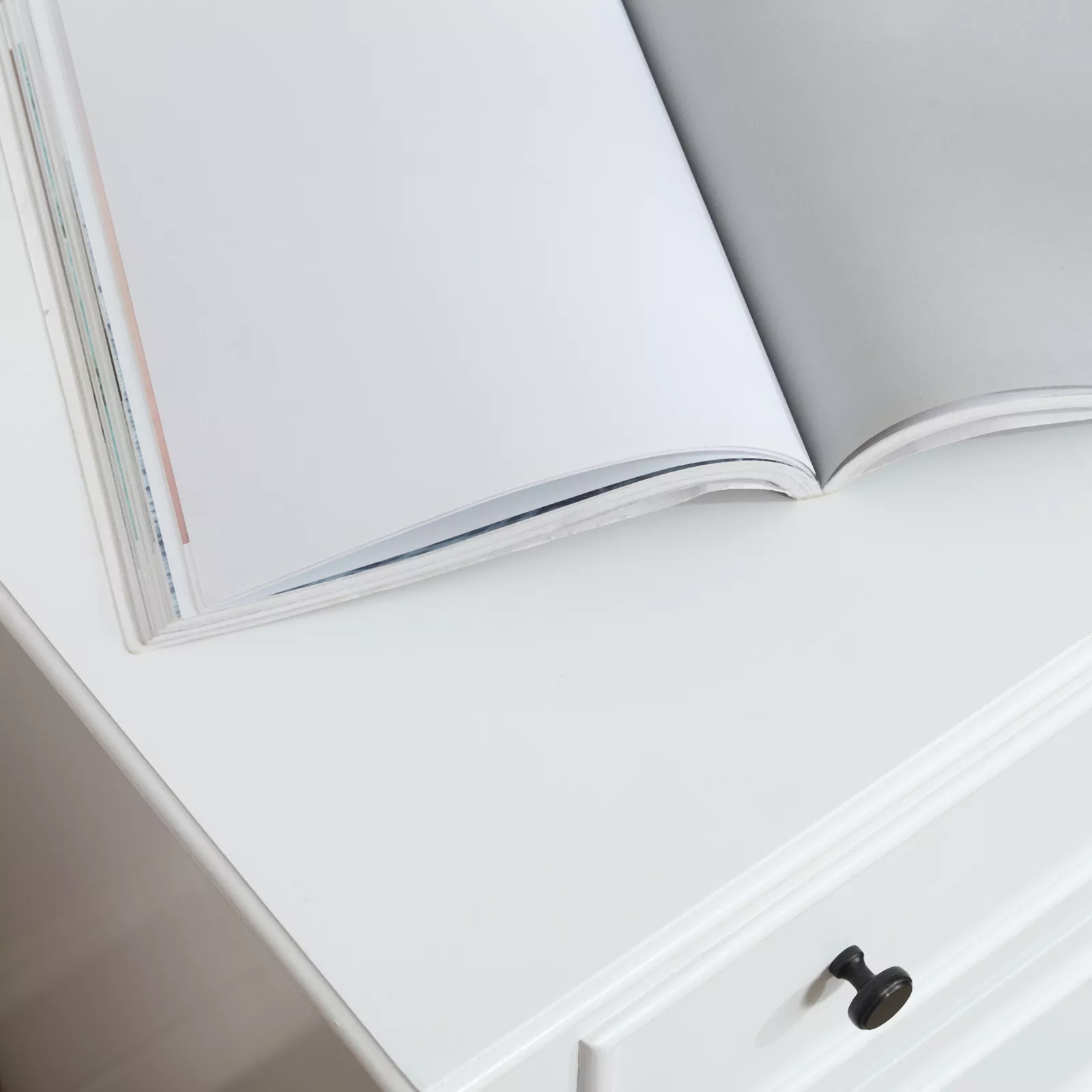 Caspar 3 Drawer Chest Dresser - Image 6